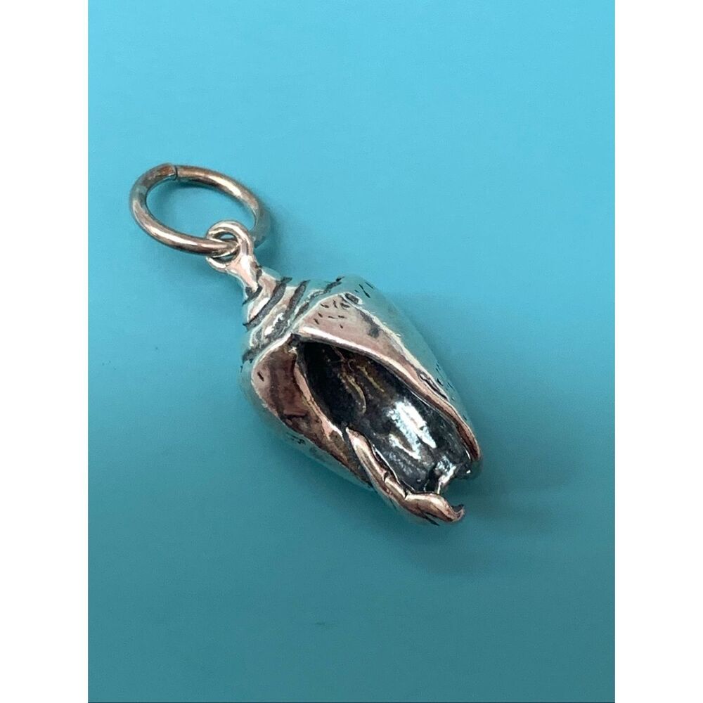 .925 Olive Sea Shell Sterling Silver Jewelry Charm #beach #shells
